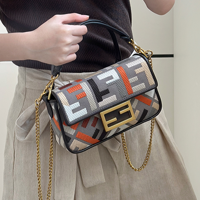 fendi baguette mini embroidered shoulder handbag